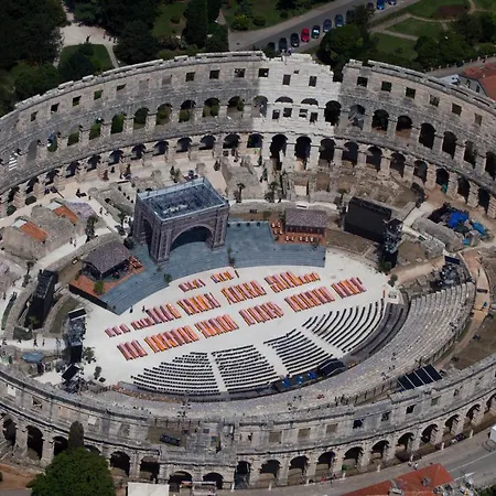 Caveromane Lägenhet Pula