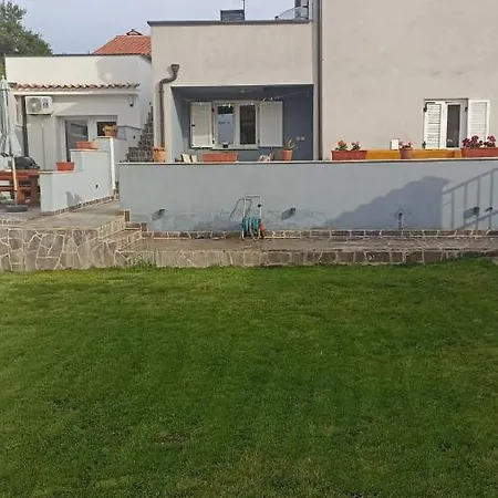 Caveromane Apartment