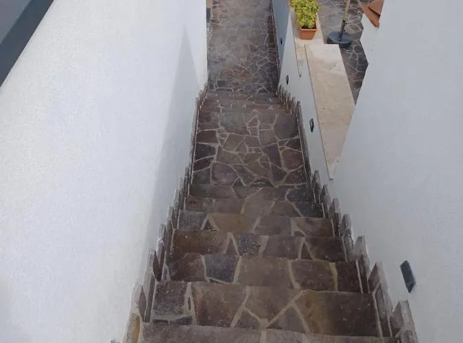 Caveromane Apartment *