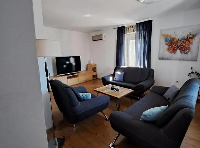 Caveromane Apartment